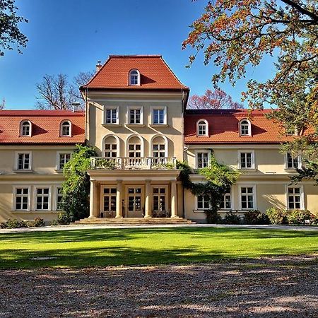 Dwor Sierakow Hotel Eksteriør billede