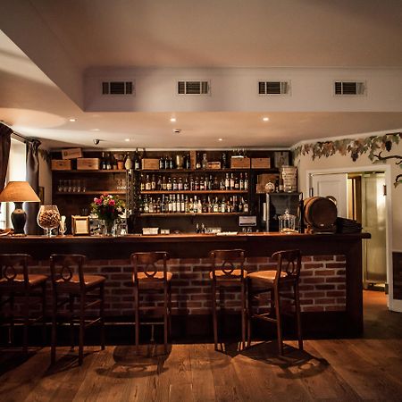Dwor Sierakow Hotel Eksteriør billede