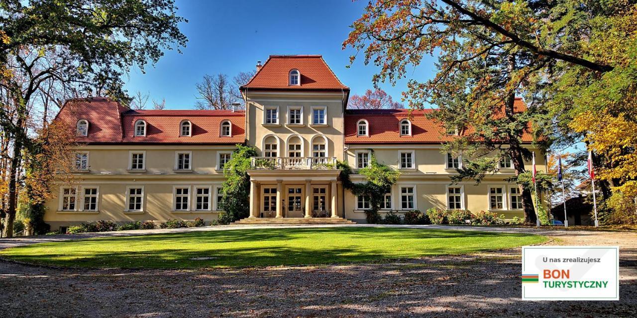 Dwor Sierakow Hotel Eksteriør billede
