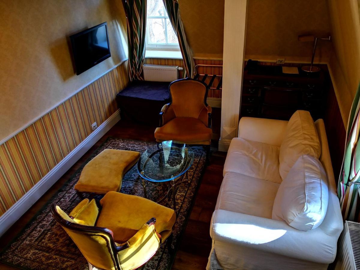 Dwor Sierakow Hotel Eksteriør billede