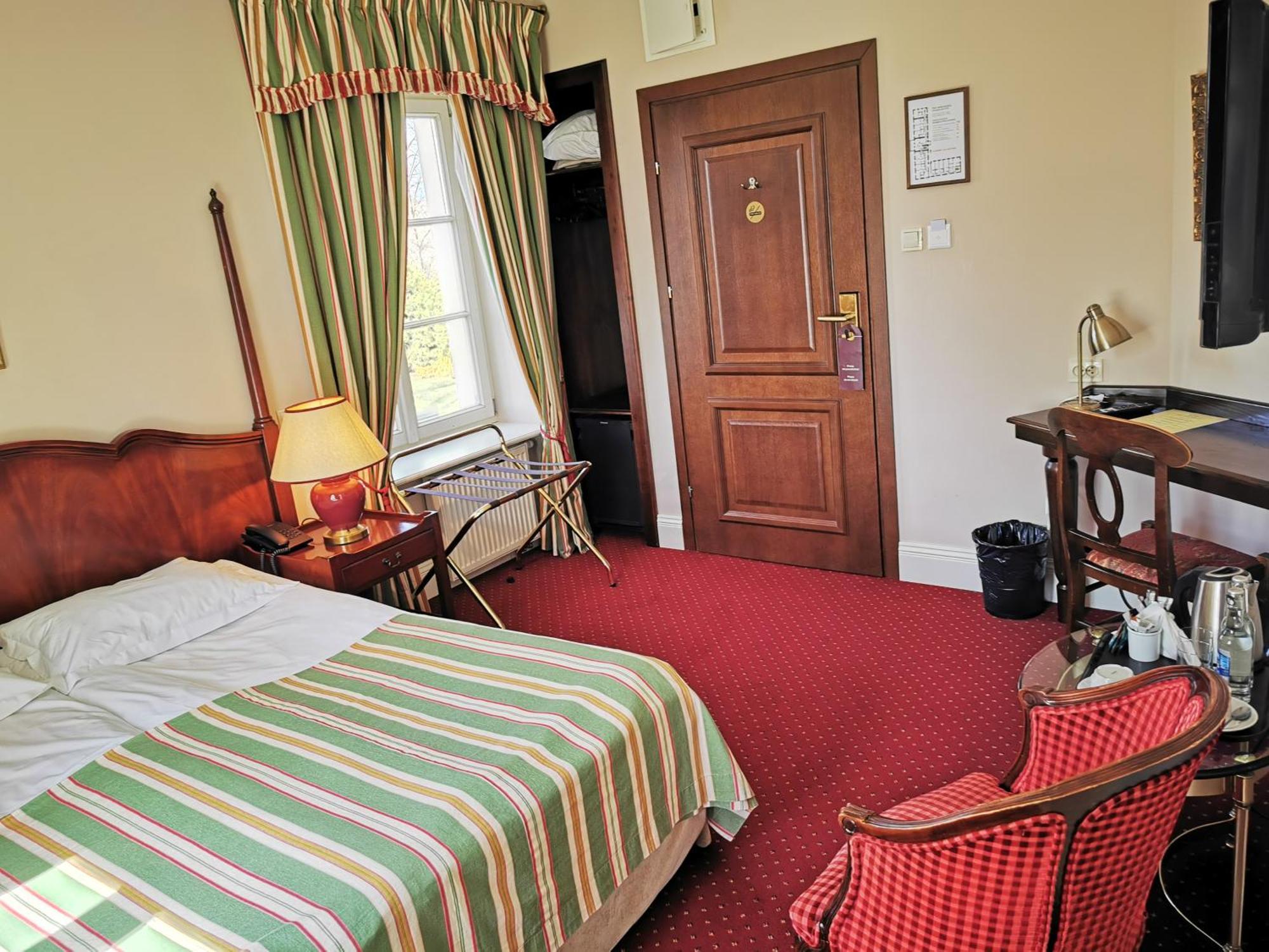 Dwor Sierakow Hotel Eksteriør billede