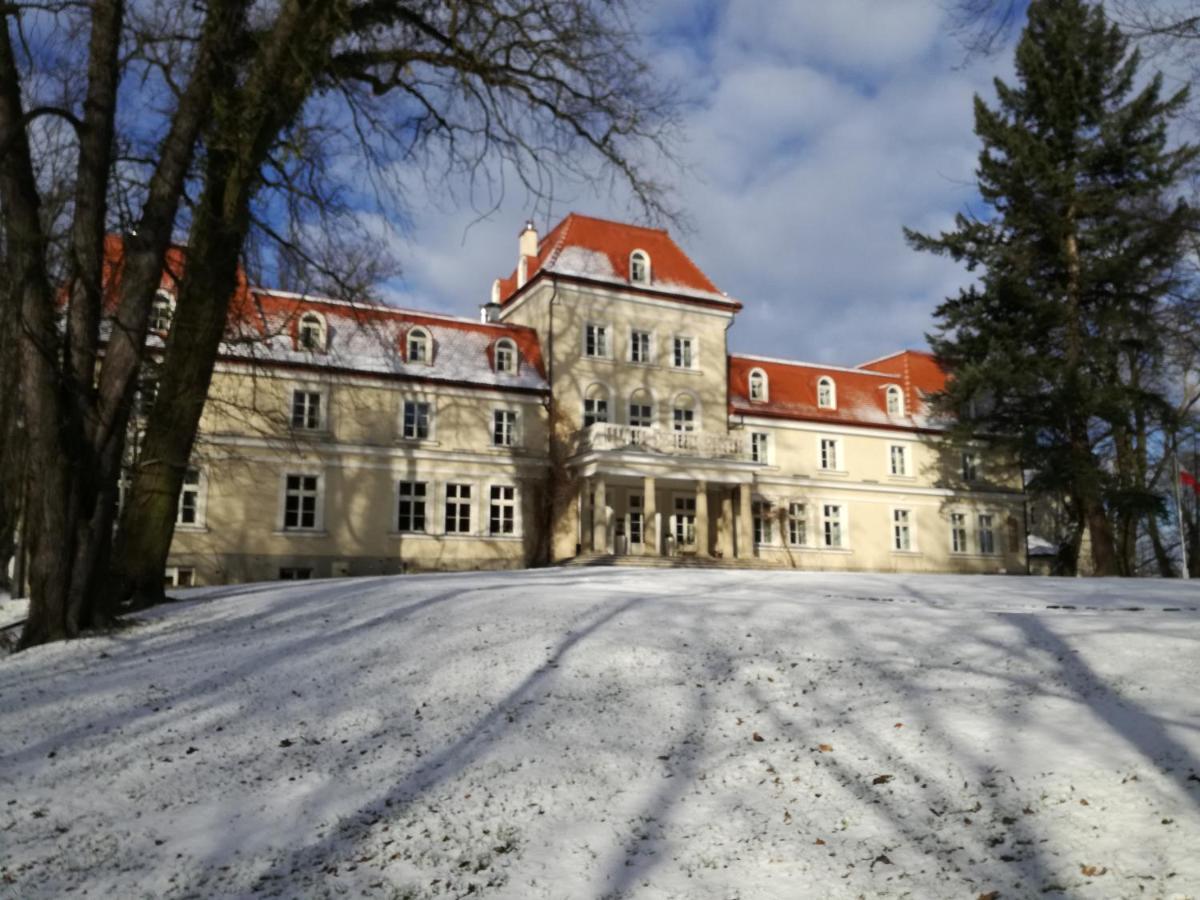 Dwor Sierakow Hotel Eksteriør billede