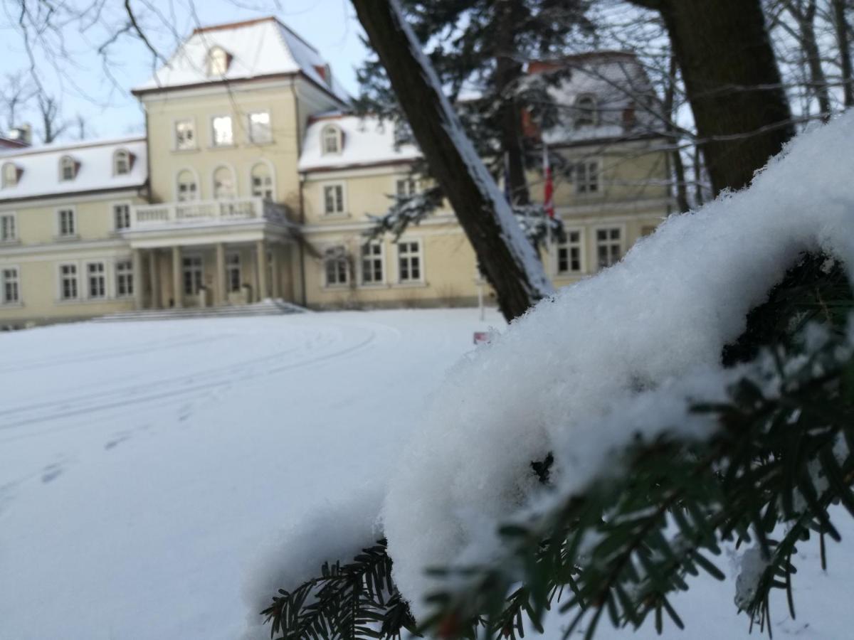 Dwor Sierakow Hotel Eksteriør billede