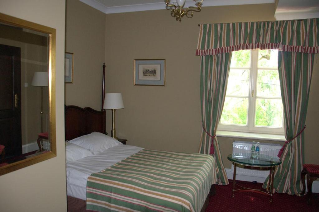 Dwor Sierakow Hotel Eksteriør billede