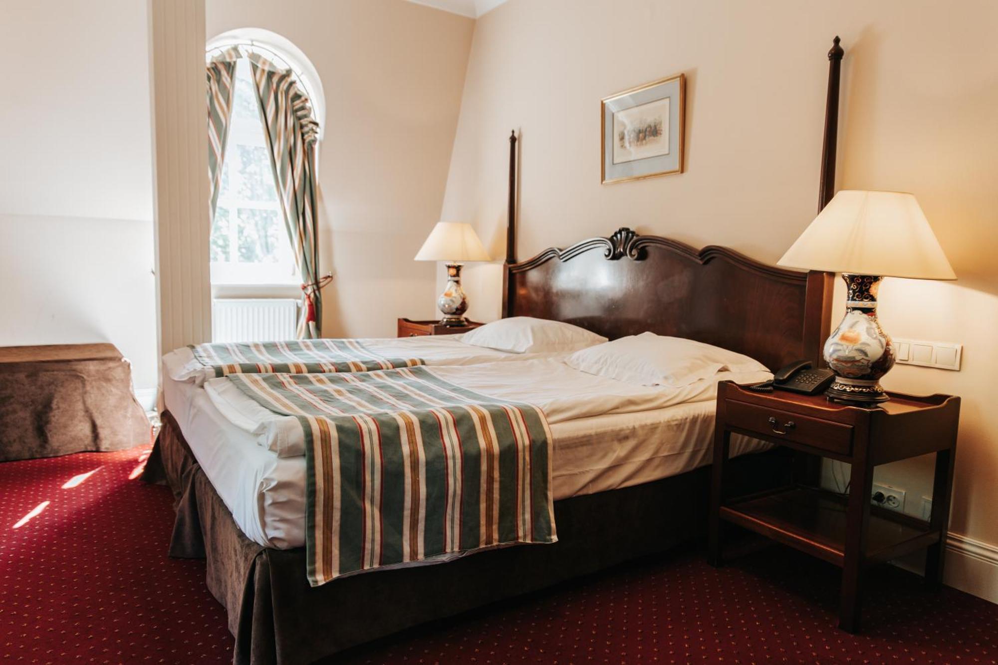 Dwor Sierakow Hotel Eksteriør billede