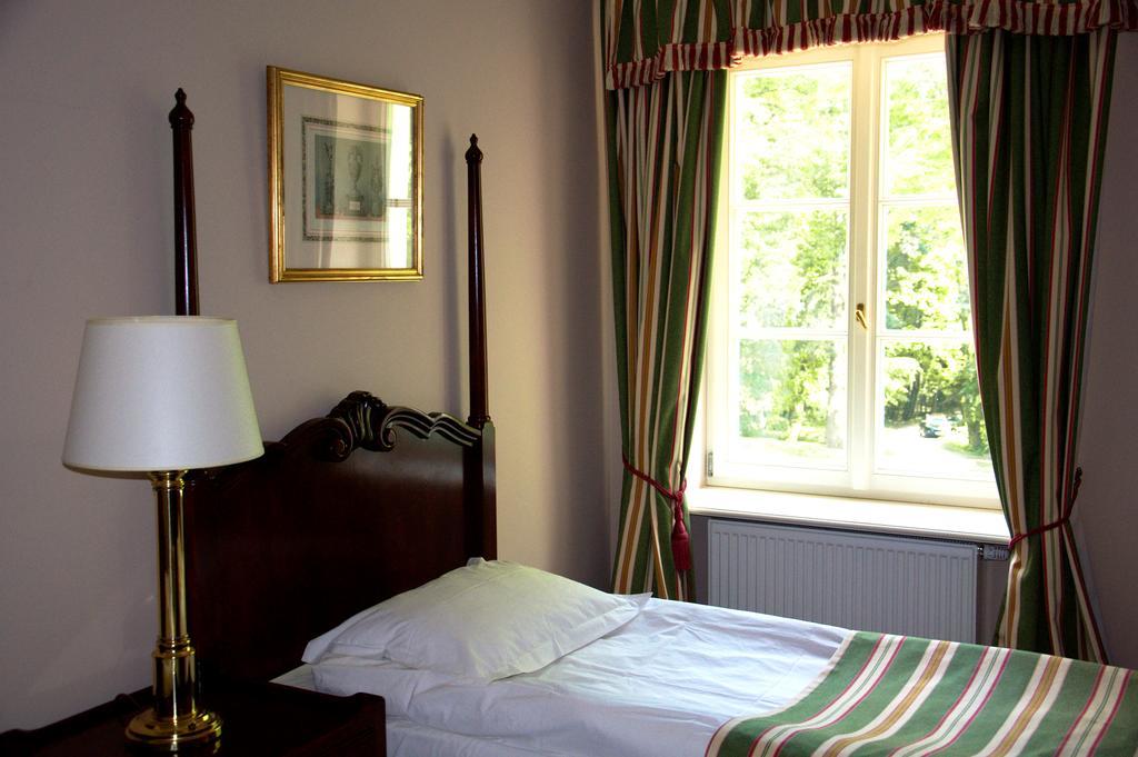 Dwor Sierakow Hotel Eksteriør billede