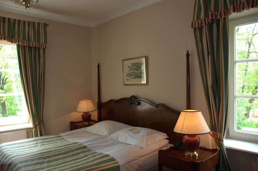 Dwor Sierakow Hotel Eksteriør billede