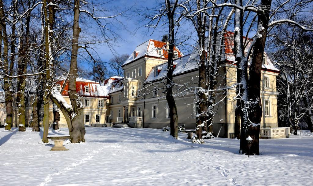 Dwor Sierakow Hotel Eksteriør billede