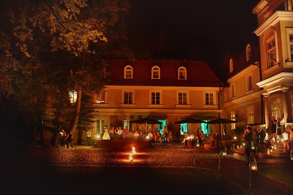 Dwor Sierakow Hotel Eksteriør billede