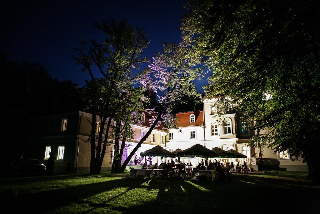 Dwor Sierakow Hotel Eksteriør billede